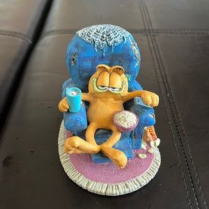 Garfield “Sitting Pretty” Vintage Collectible Figurine Table Top Decor (used)